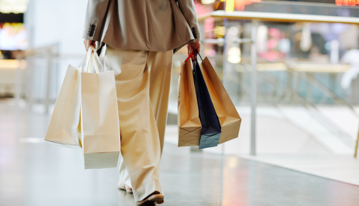 Brasileiros pretendem antecipar compras de Natal