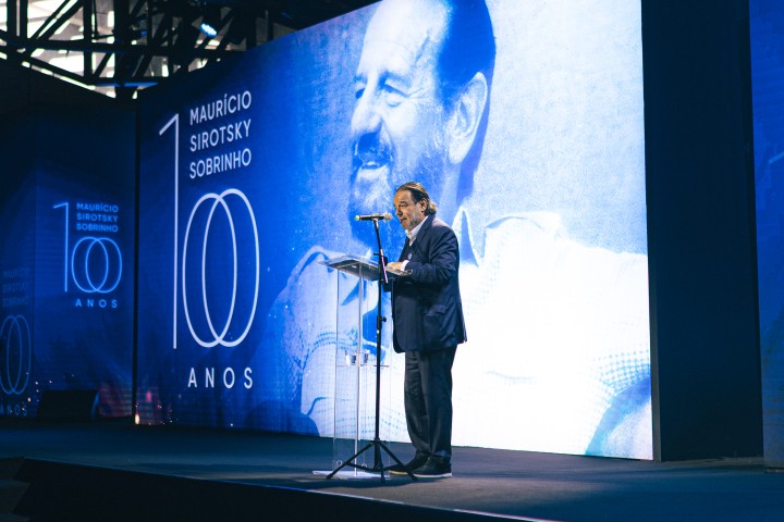 Centenário do fundador da RBS é celebrado com inauguração de estátua e pré-estreia de documentário