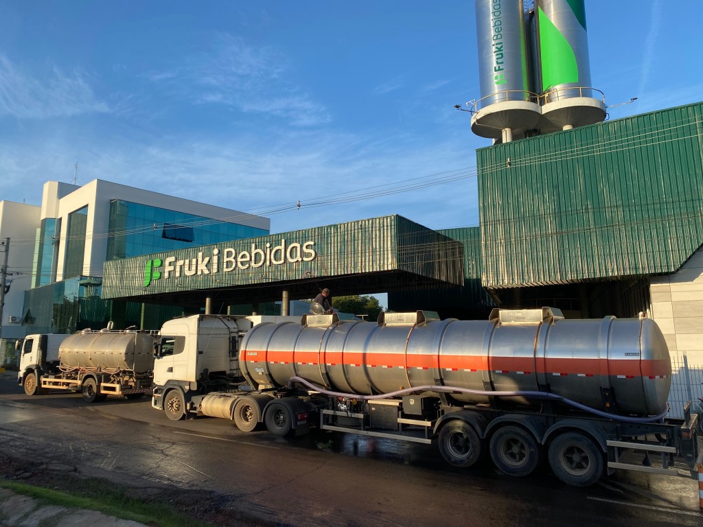 Fruki Bebidas ultrapassa 17 milhões de litros de água potável e mineral doados ao Rio Grande do Sul