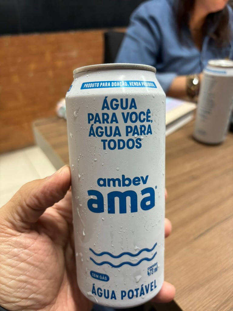 AMBEV para a sua produção de cerveja para envasar água para população do Rio Grande do Sul