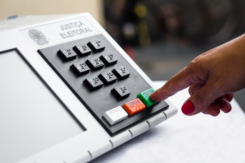 Atenção em alta, credibilidade em foco: por que anunciar no período eleitoral