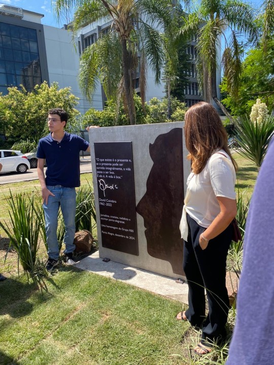 Grupo RBS inaugura largo em homenagem ao jornalista David Coimbra