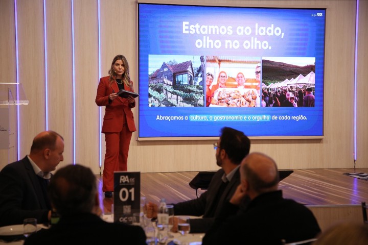 CEO da RBS palestra sobre o futuro da comunicação na CIC Caxias