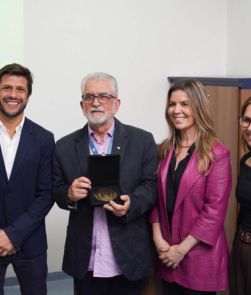 Grupo RBS entrega Medalha Maurício Sirotsky Sobrinho para Associação Protetora do Complexo Hospitalar Astrogildo de Azevedo
