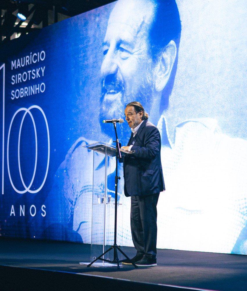 Centenário do fundador da RBS é celebrado com inauguração de estátua e pré-estreia de documentário